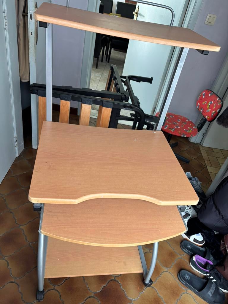 bureau pour enfant +chaise +lit pliable gratuit, Enlèvement, Comme neuf