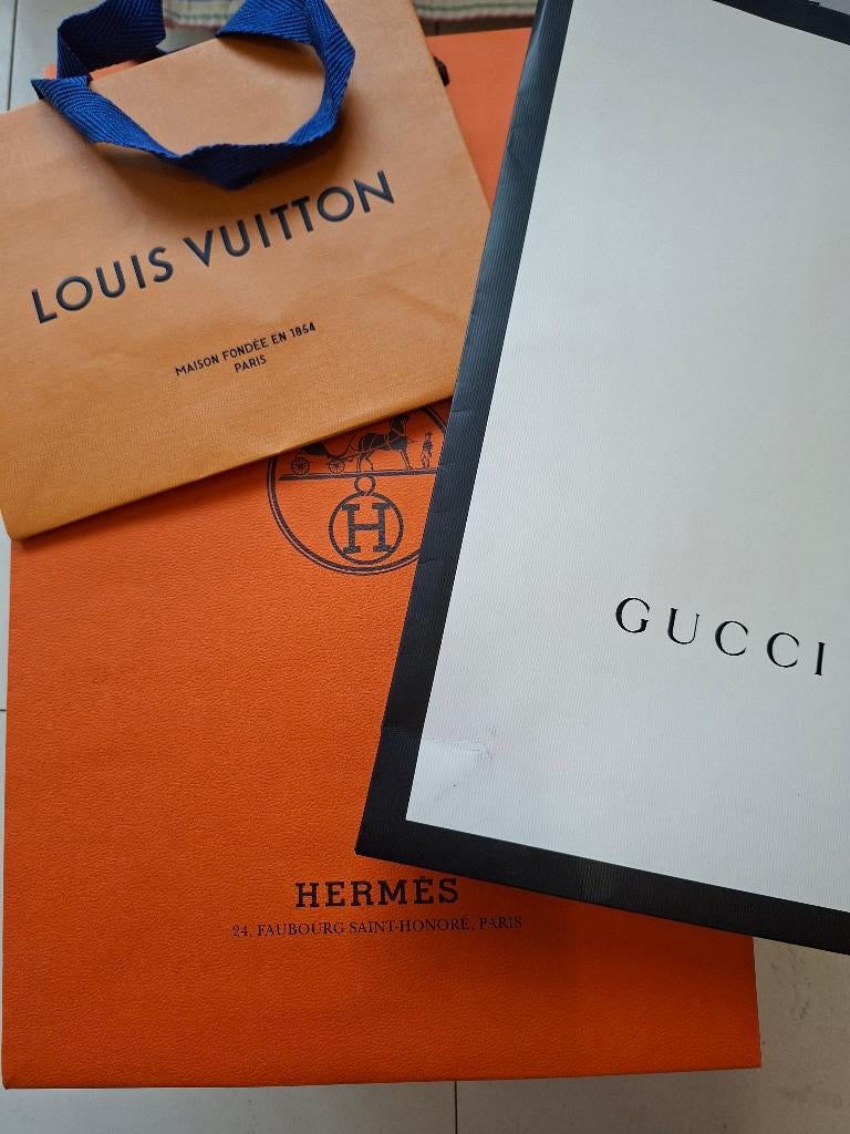 Set zakjes en dozen van Hermès en Gucci, Diversen, Papierwaren, Nieuw, Ophalen of Verzenden