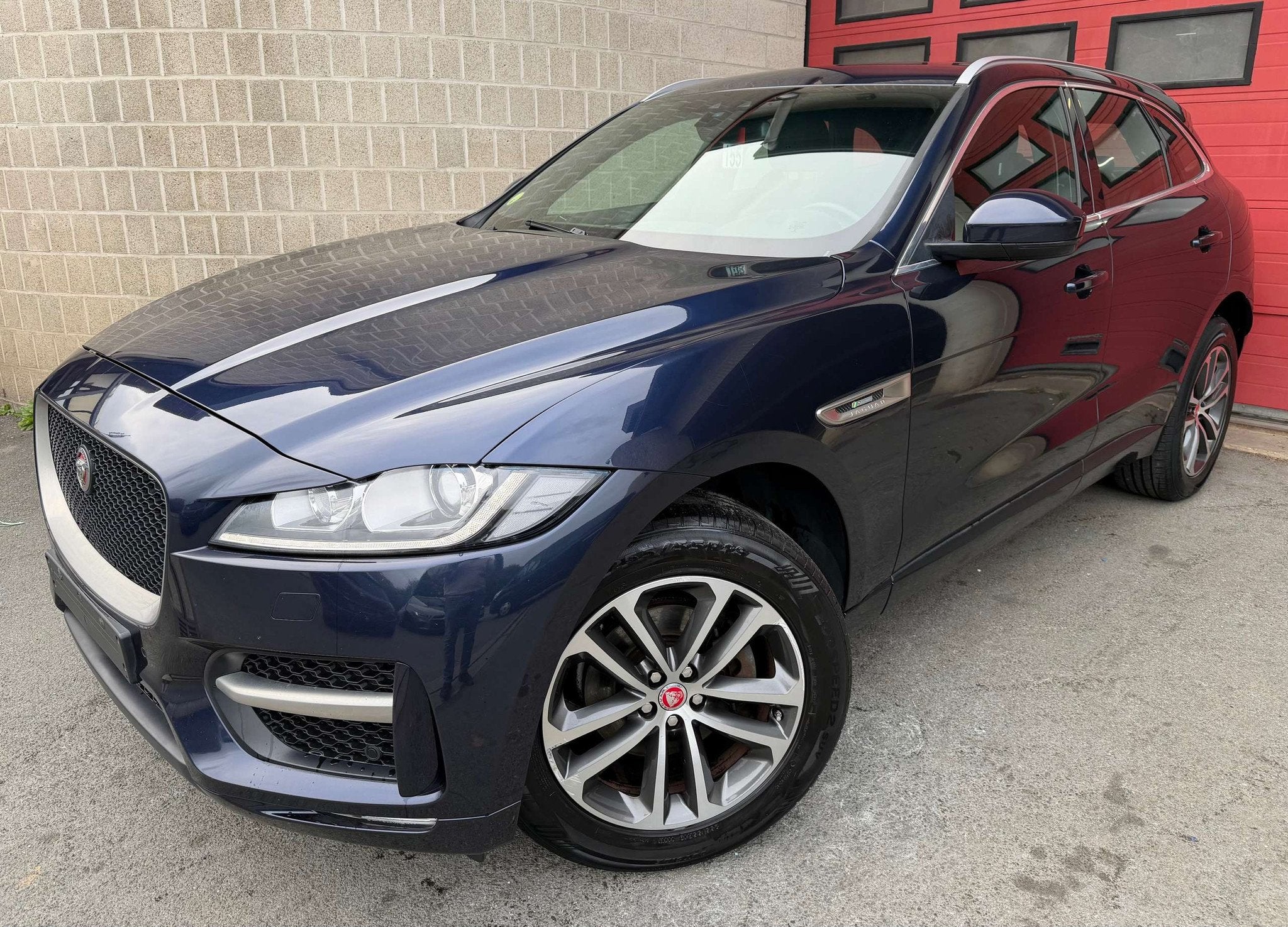 Jaguar F-Pace 2.0 D AWD R-Sport + CAMÉRa + NAVI + CUIR, Autos, Cuir, Achat, Euro 6, Entreprise