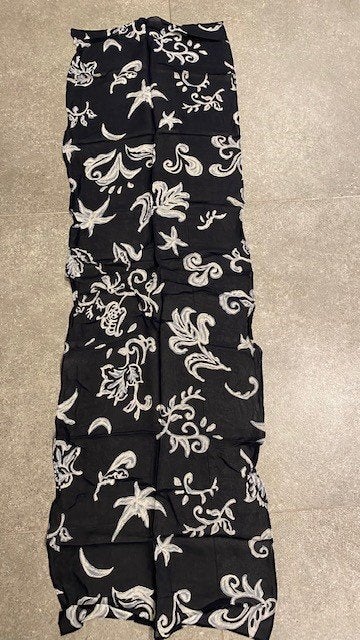 Zwarte foulard met witte print, Enlèvement ou Envoi, Comme neuf, Écharpe