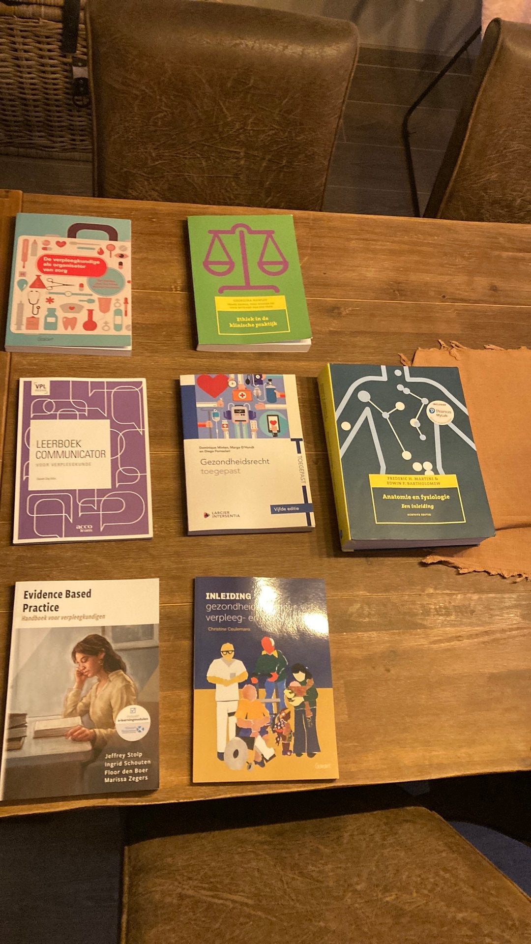 Studieboeken verpleegkunde 1ste jaar hogeschool kdg, Livres, Livres d'étude & Cours, Enlèvement ou Envoi, Comme neuf, Enseignement supérieur professionnel