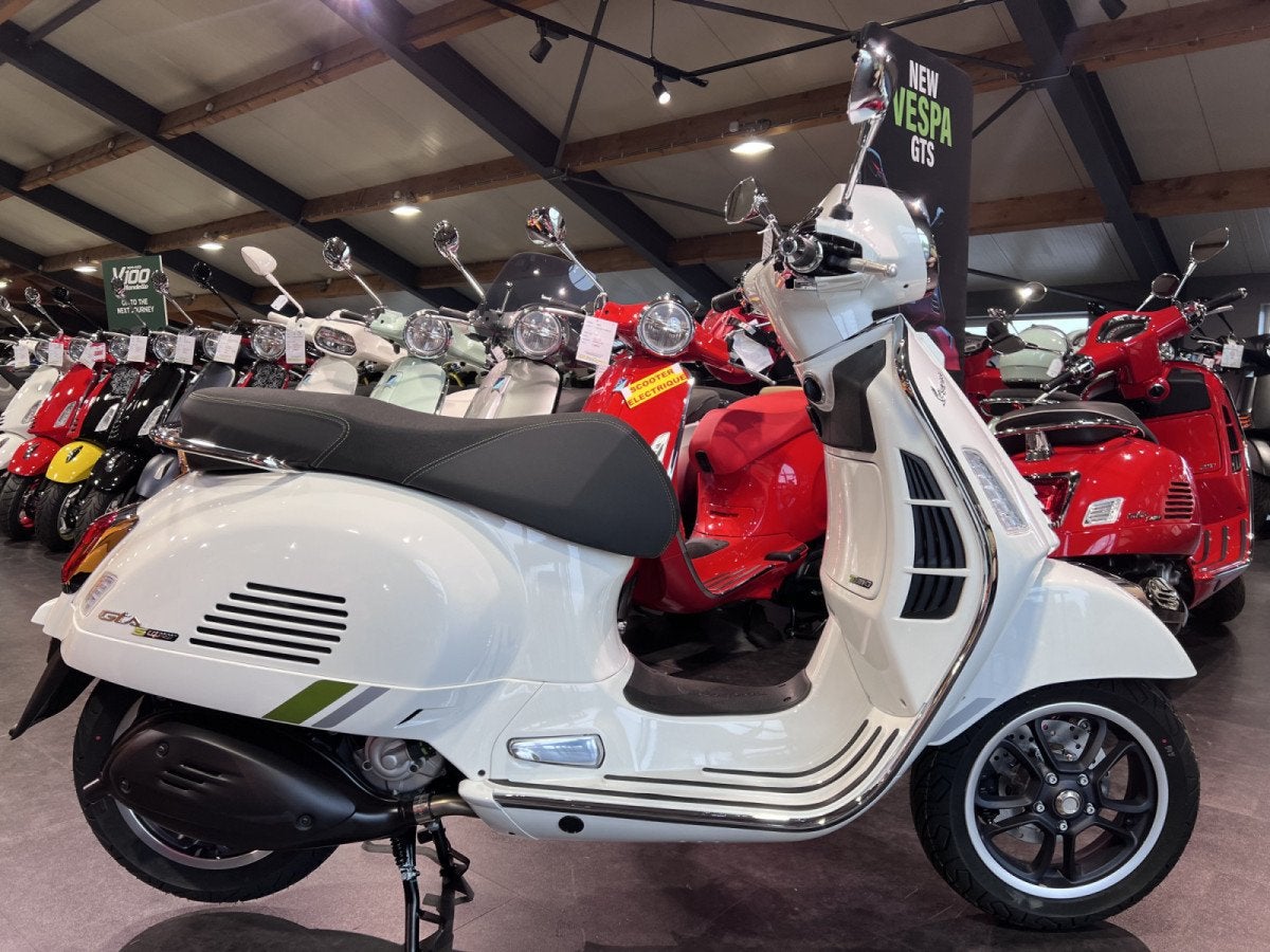 Vespa GTS Super Tech 125, Motoren, Scooter, Bedrijf, 125 cc, 11 kW of minder