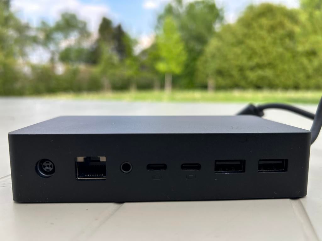 Microsoft Surface Dock 2 – docking voor Surface Laptop/Pro, Computers en Software, Dockingstations, Ophalen, Zo goed als nieuw