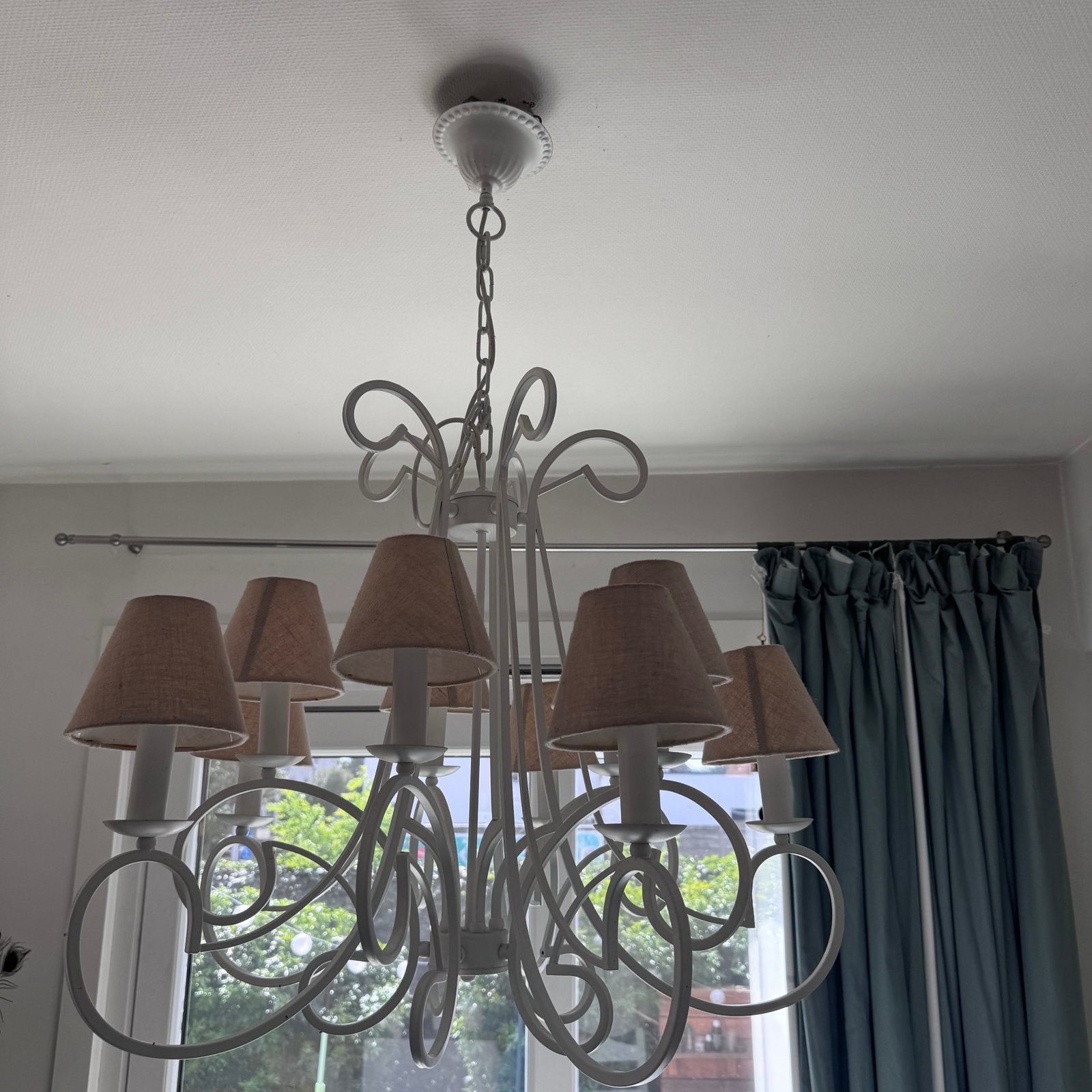 Witte luster met beige lampenkappen, Ophalen, Zo goed als nieuw