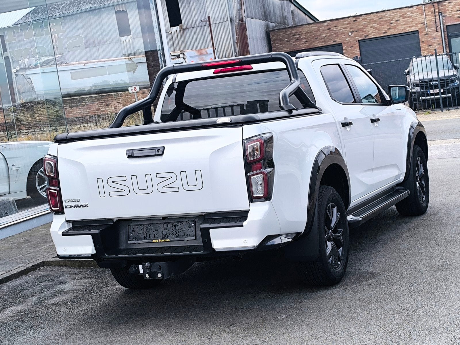 Isuzu D-Max 1.9 TD 4WD B.AUTO V-CROSS BLACKWHİTE 163CV, Auto's, Automaat, 4 cilinders, Wit, Bedrijf
