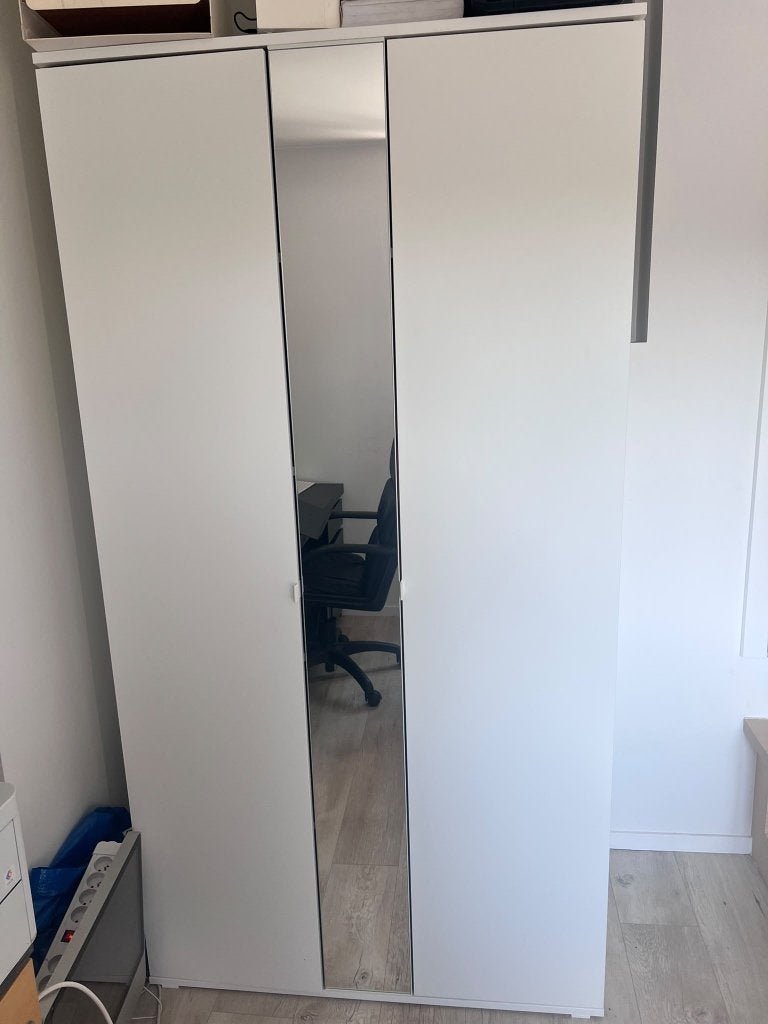 Garde-robe Vihals IKEA, Comme neuf, 100 à 150 cm, Avec porte(s), 50 à 75 cm