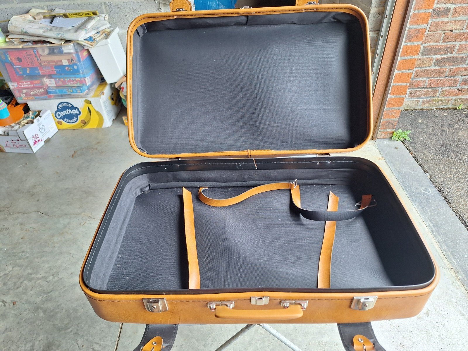 valise en cuire, Enlèvement