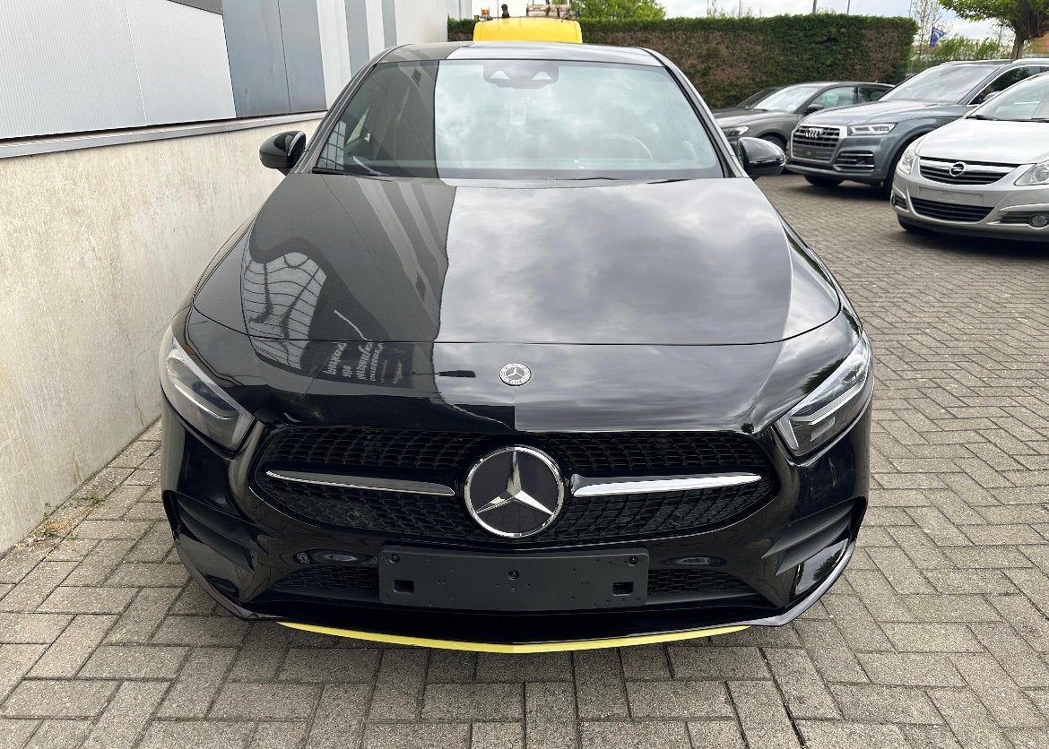 Mercedes A200 Benzine Yellow Night Edition, Autos, Achat, Euro 6, Entretenue par le concessionnaire, Automatique