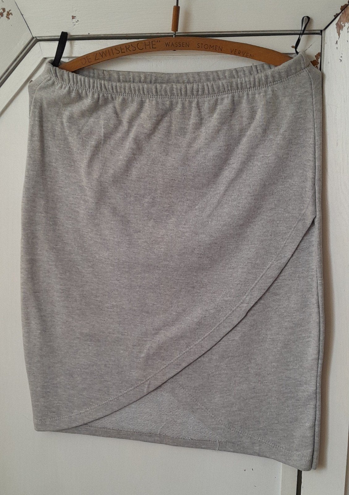 Prachtige stretch rok medium., Ophalen of Verzenden, Zo goed als nieuw, Maat 42/44 (L), Grijs