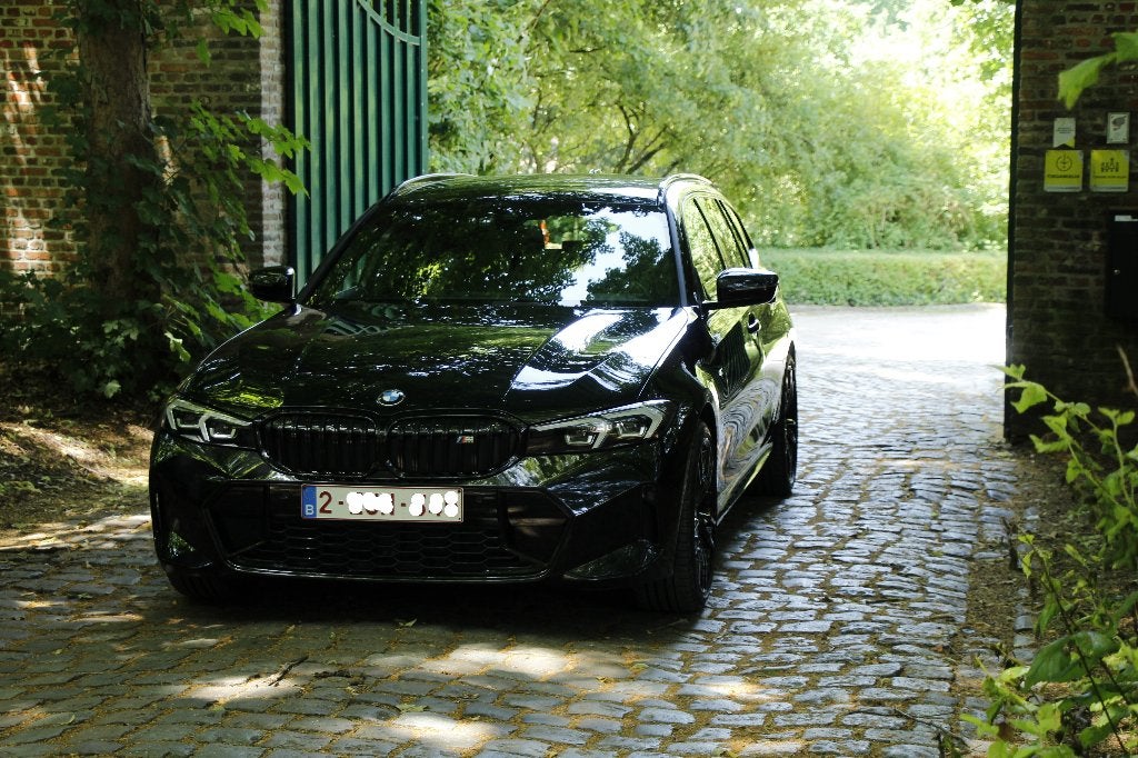 318i Euro 6e Pack M complet de 19 largeurs fixées bj 11-2023, Autos, BMW, Cuir, Achat, Euro 6, Entretenue par le concessionnaire