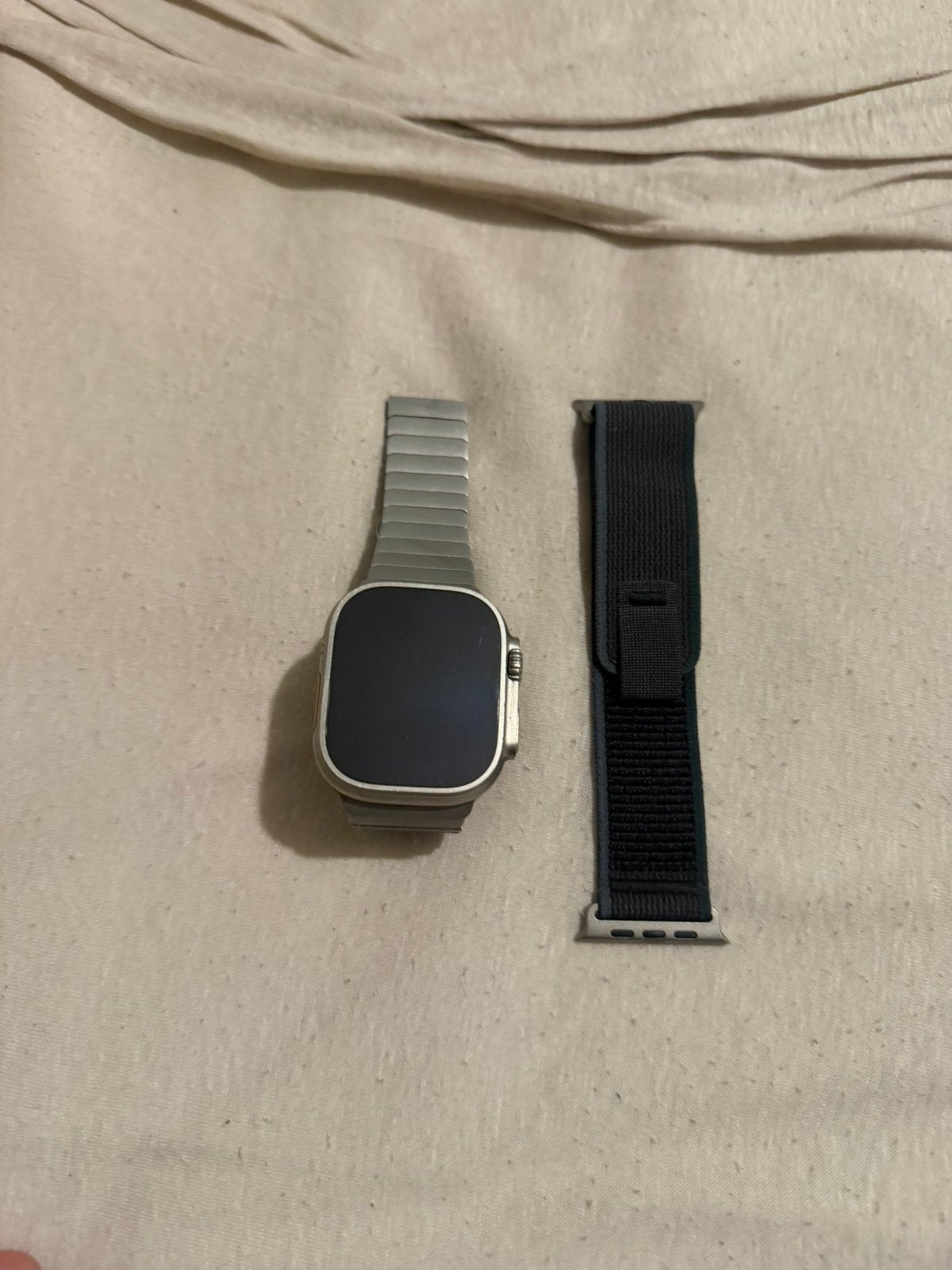 Apple Watch ultra 2 avec boîte et deux bracelets, Bijoux, Sacs & Beauté, Enlèvement, Comme neuf