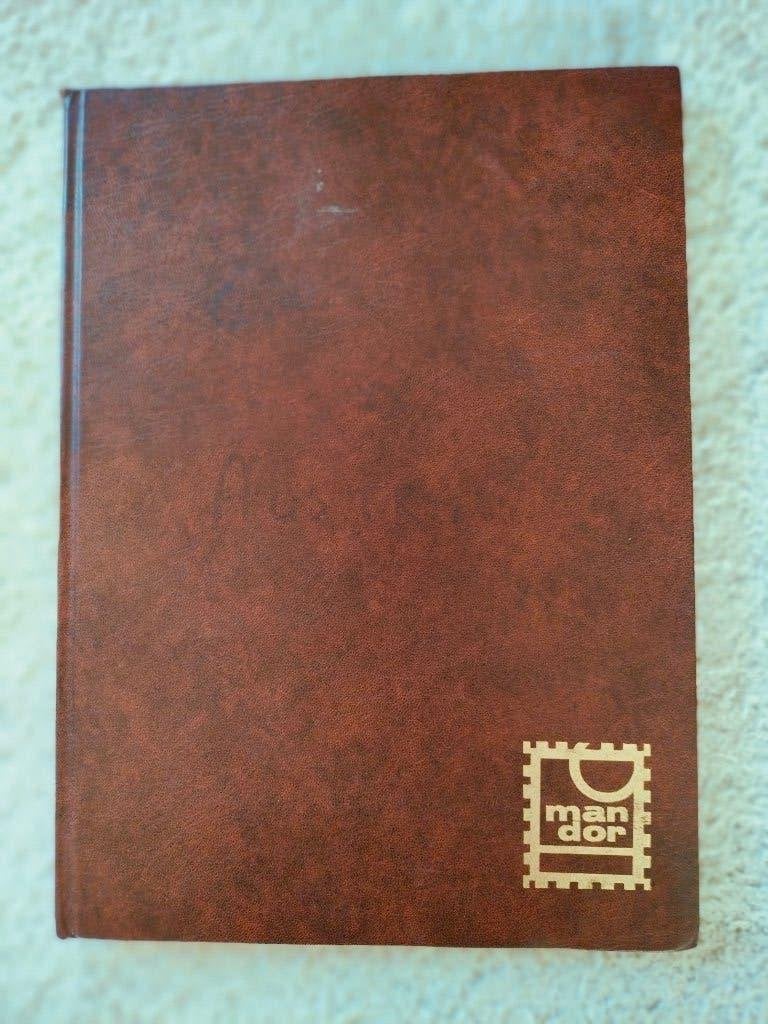 album de timbres brun avec 16 pages blanches, marque Mandor, Envoi, Album de collection
