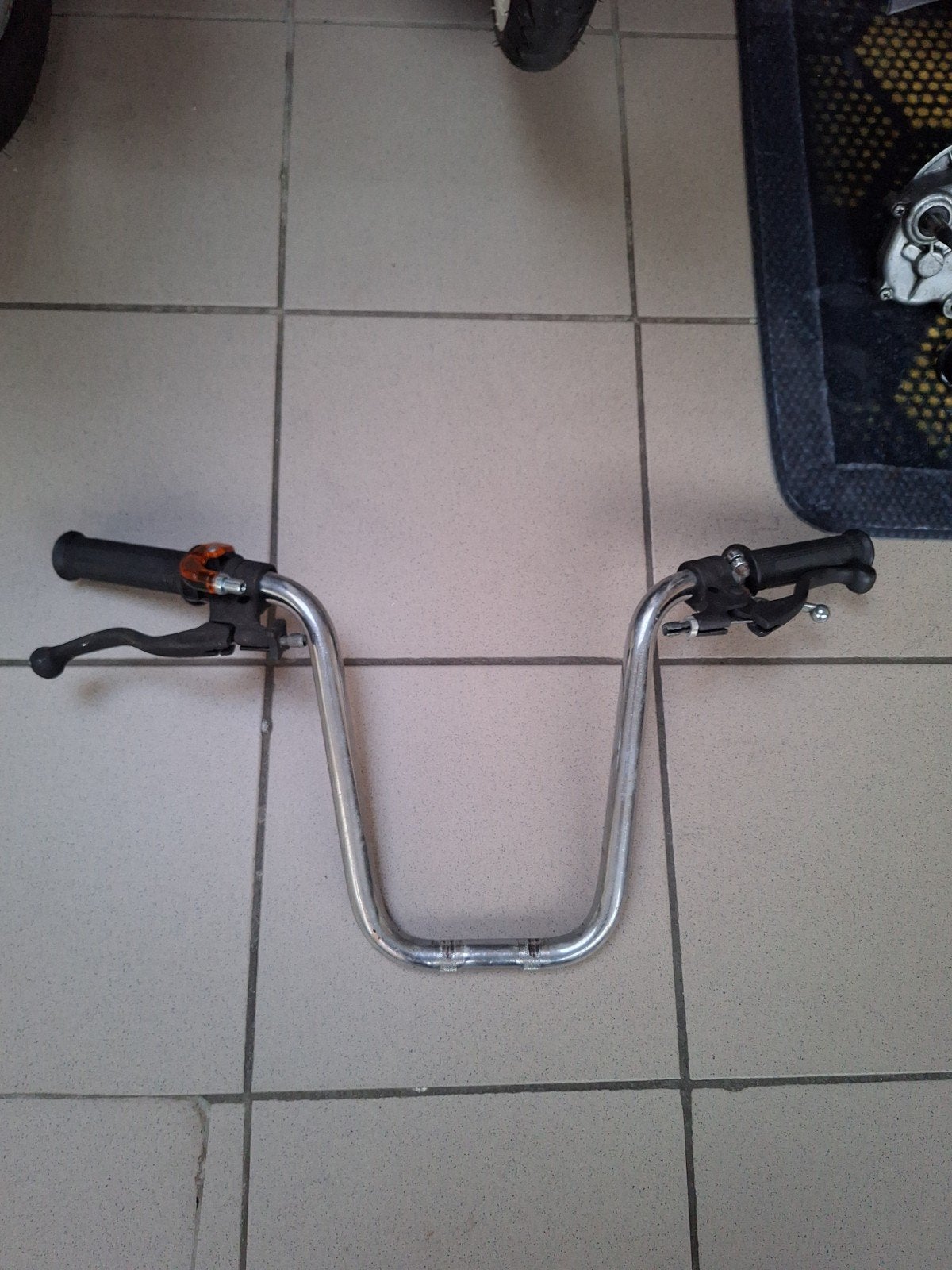 Guidon avec poignée rapide 30 eur, Vélos & Vélomoteurs, Pièces de cyclomoteur | Général, Enlèvement ou Envoi