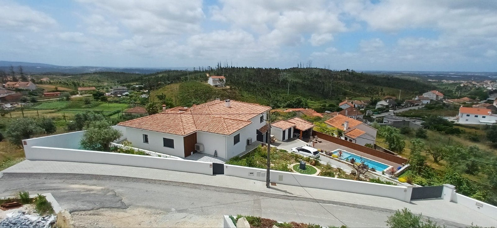 Unieke Villa met zwembad, tuin, buitenkeuken & bron, Immo, Dorp, 346 m², Colmeias, Woonhuis
