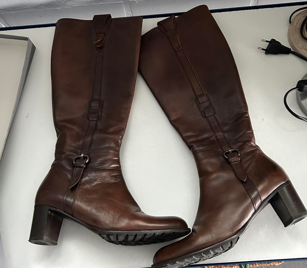 Bottes en cuir marron pour femme en parfait état, Vêtements | Femmes, Chaussures, Enlèvement ou Envoi, Brun, Porté, Bottes hautes
