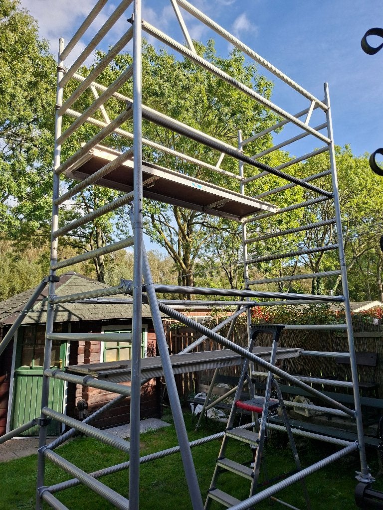 steiger TOP merk SOLIDE/lichtgewicht-compleet steiger!, Doe-het-zelf en Bouw, Ophalen, Zo goed als nieuw, Rolsteiger of Kamersteiger