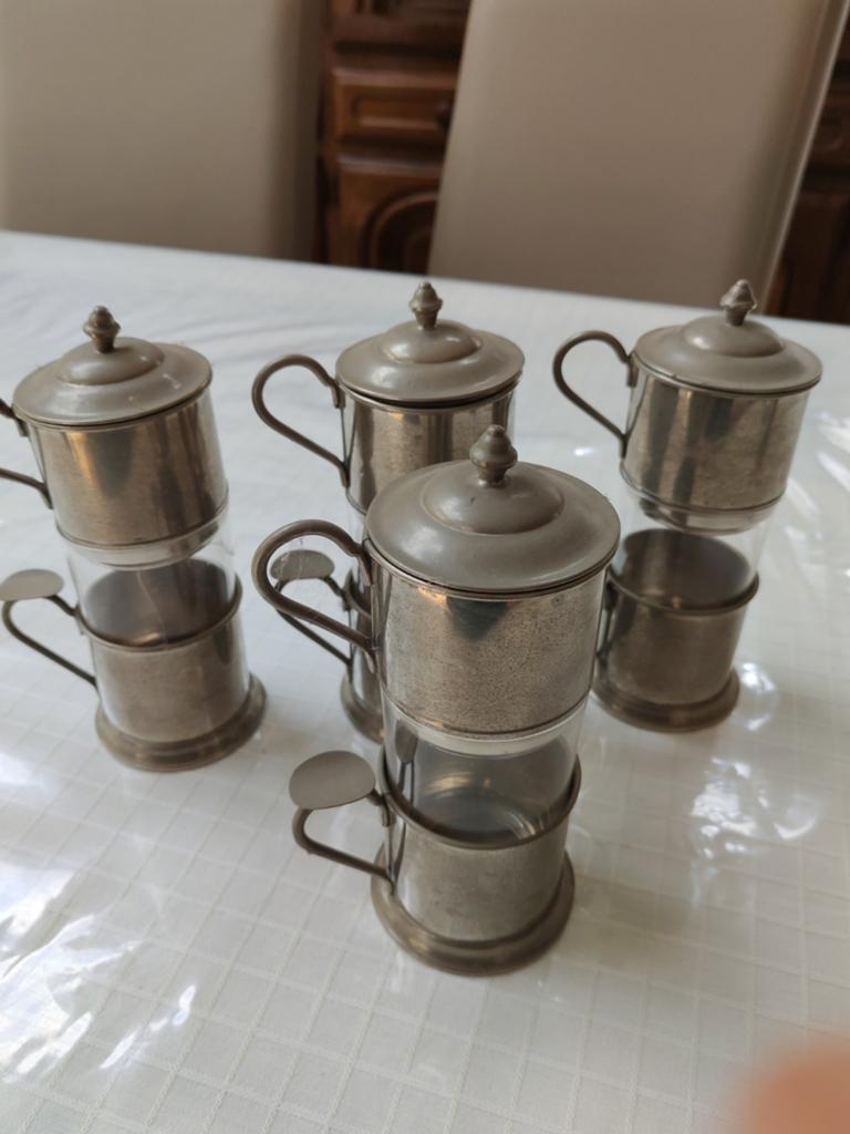 4 tasses avec porte-filtre, Enlèvement