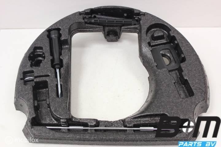 Steun met wagengereedschap achterin kofferbak Audi 4G0012109, Auto-onderdelen, Gebruikt
