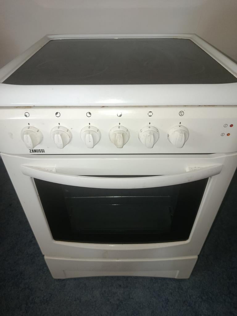 Four Zannussi et plaque de cuisson.. électricité., Enlèvement, Autoportant, Four