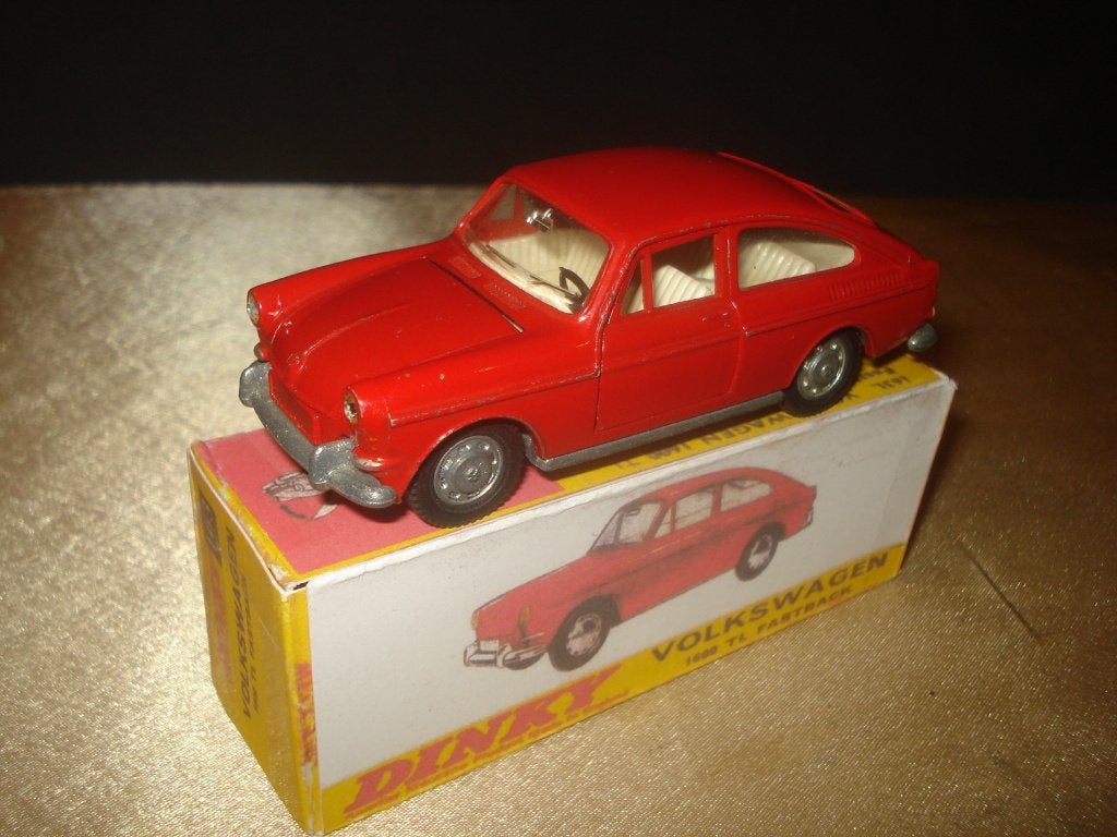 DINKY TOYS Ancienne Volkswagen 1600 TL Fastback + Boîte, Ophalen of Verzenden, Zo goed als nieuw, Auto, Dinky Toys