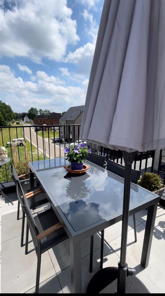 Terras tafel met vier stoelen, Tuin en Terras, Ophalen, Zo goed als nieuw, Aluminium, Tuinset