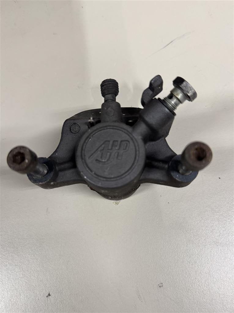 Suzuki Ay50 Katana Achterremklauw, Ophalen of Verzenden, Gereviseerd