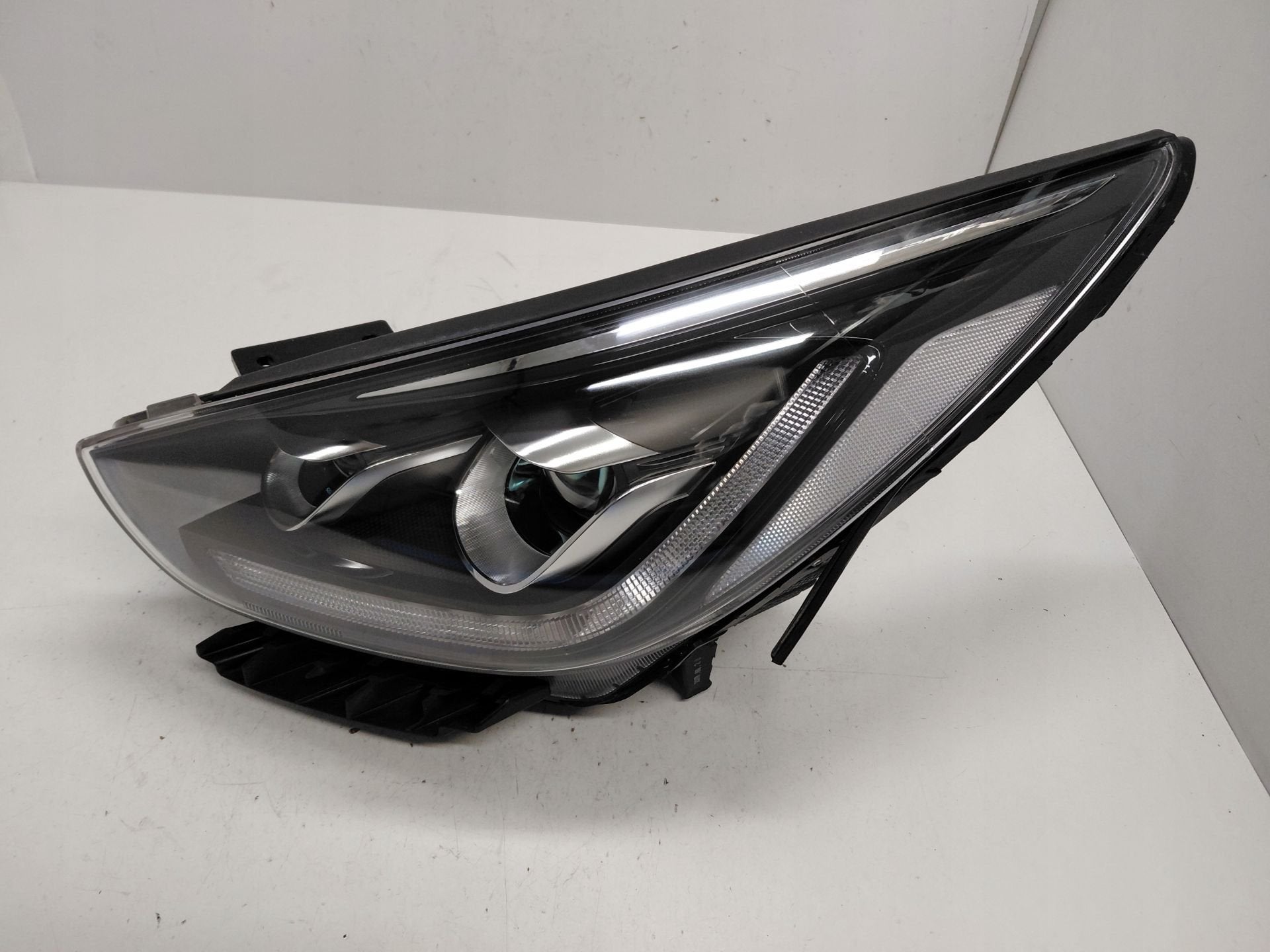 KIA Niro Koplamp Links KIA, Auto-onderdelen, Heolleung-ro 12
06797  Seoul, Info@kia.com, Kia Corporation, Gebruikt