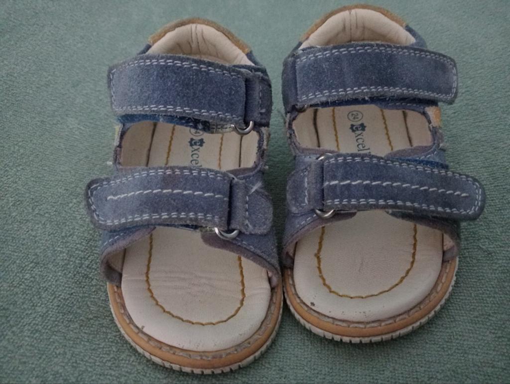 Sandalen en  petjes, Kinderen en Baby's, Babykleding | Schoentjes en Sokjes, Ophalen, Zo goed als nieuw, Jongetje of Meisje, Schoentjes