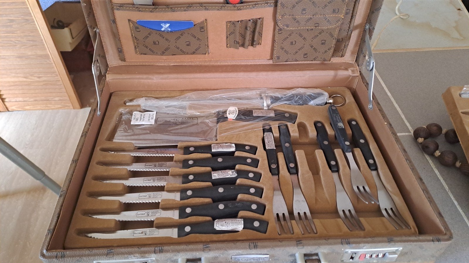 service couvert, Enlèvement