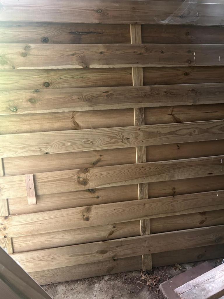 8 houten omheiningsplaten180x185 met palen en voeten - nieuw, Ophalen