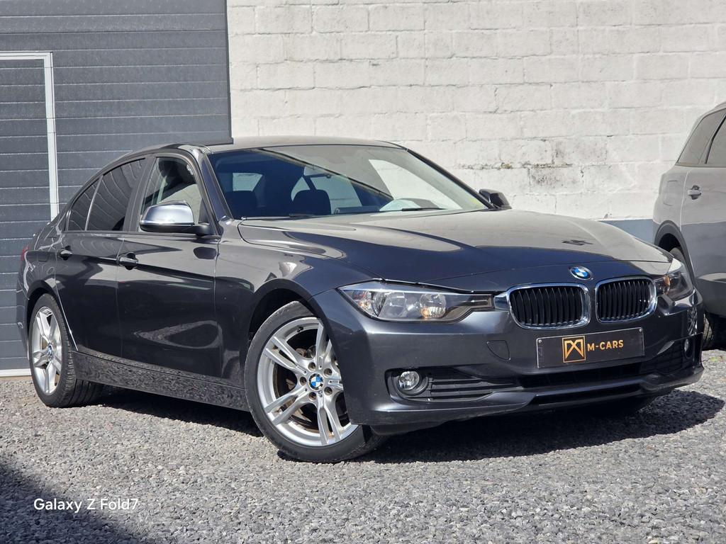 BMW 3 Serie 316 AUTOMATIQUE * (bj 2013, automaat), Auto's, Automaat, Stof, Zwart, 4 cilinders