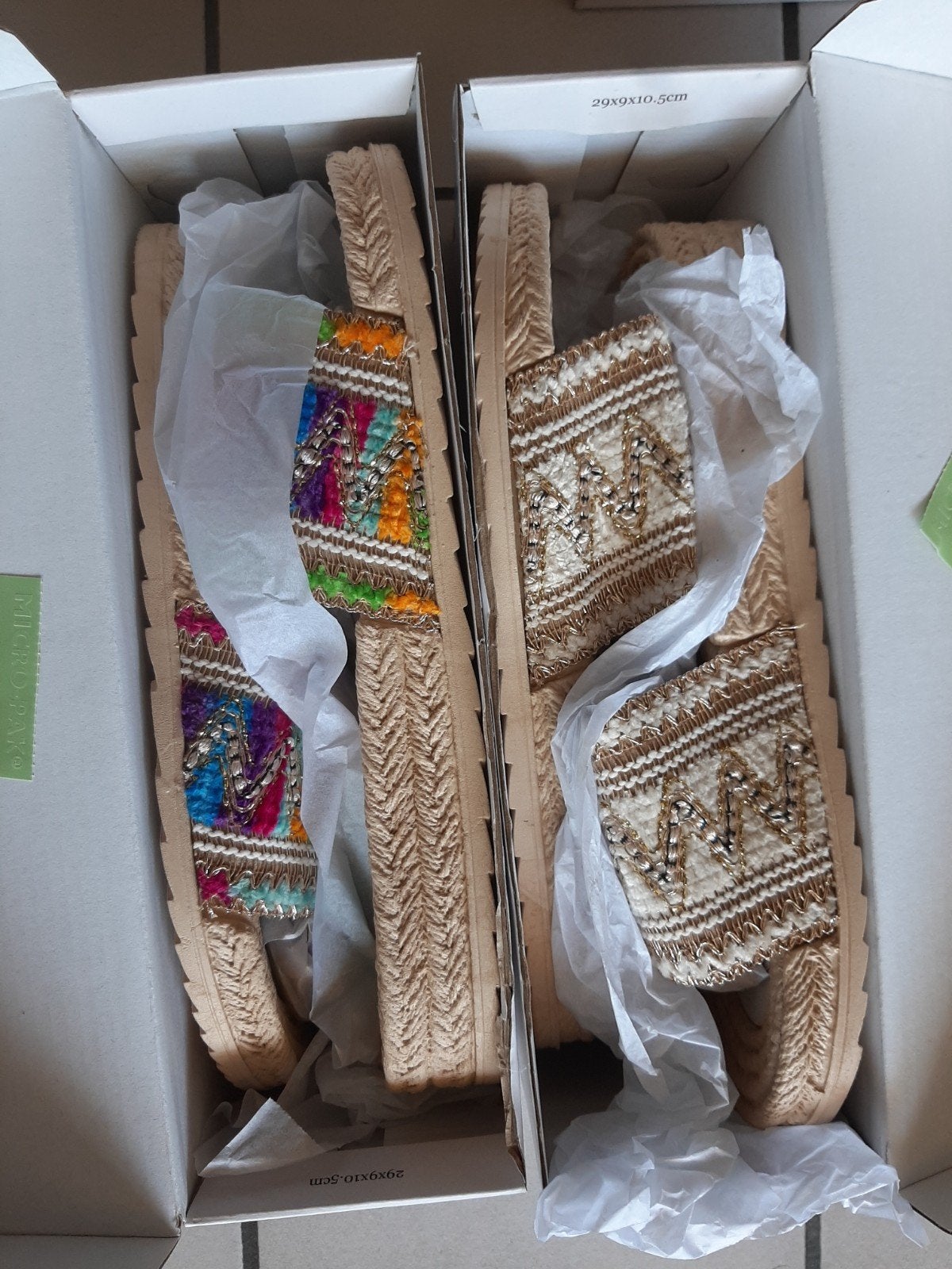 Zomer slippers mt 39 gekleurd of wit/goud nieuw, Ophalen, Wit, Slippers