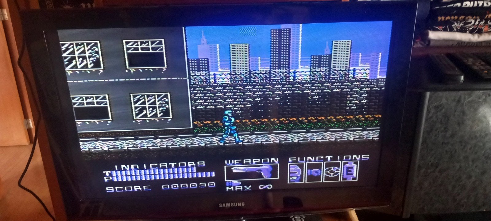 samsung tv 90 cm met afstandsbed.   SCART  En HDMI, Enlèvement ou Envoi