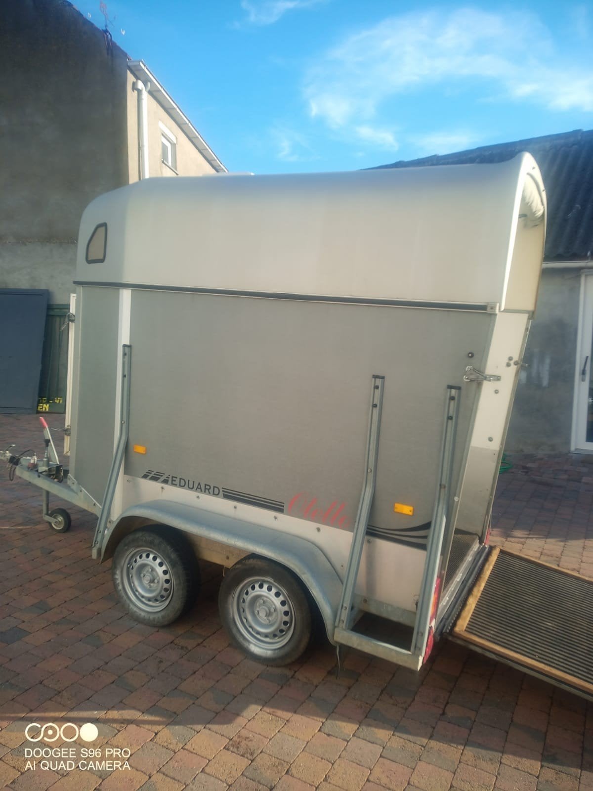 1,5paardstrailer van het merk Eduard met rijbewijs b, Dieren en Toebehoren, Ophalen