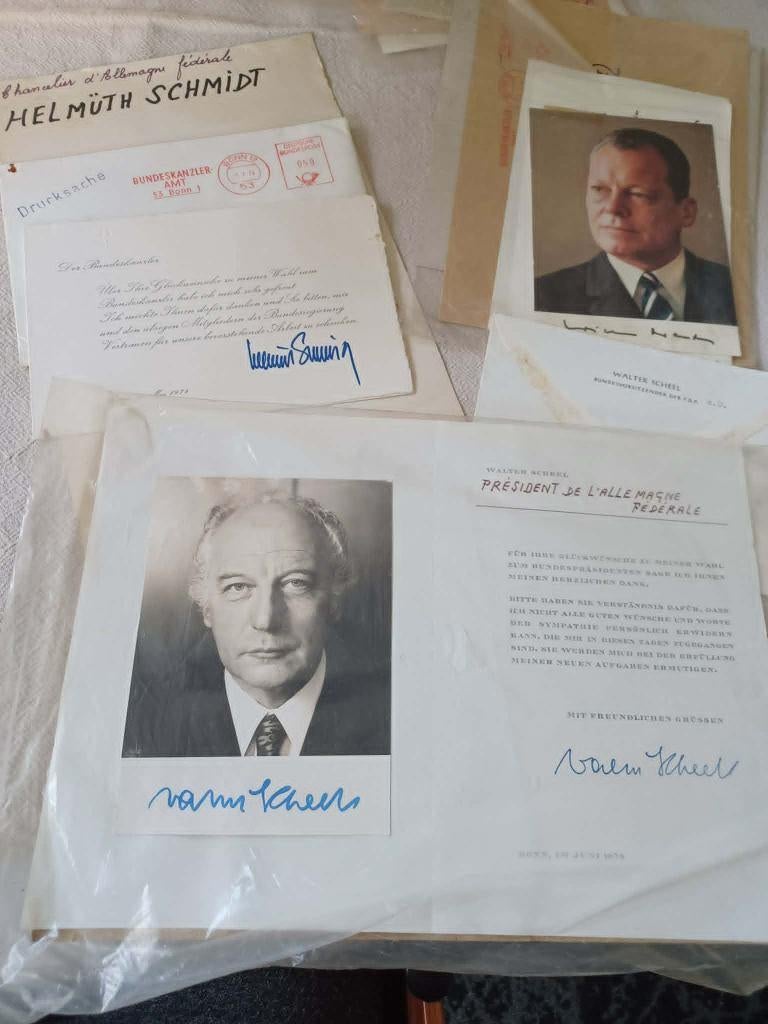 autographes 3 chanceliers allemands Schmidt, Kohl, Schell, Collections, Enlèvement ou Envoi, Utilisé, Photo ou Carte, Signé