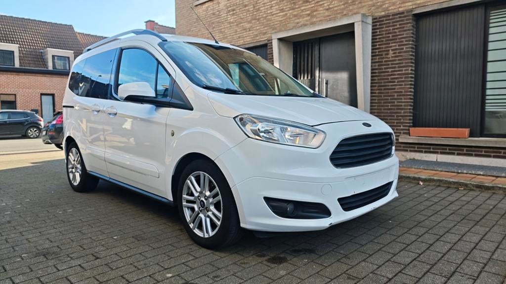 Ford Tourneo Courier Benzine 2017, Auto's, Ford, Voorwielaandrijving, Stof, Wit, Bedrijf