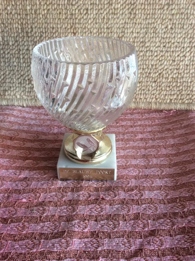 Trofee, Kortrijk, de jaren negentig, Ophalen