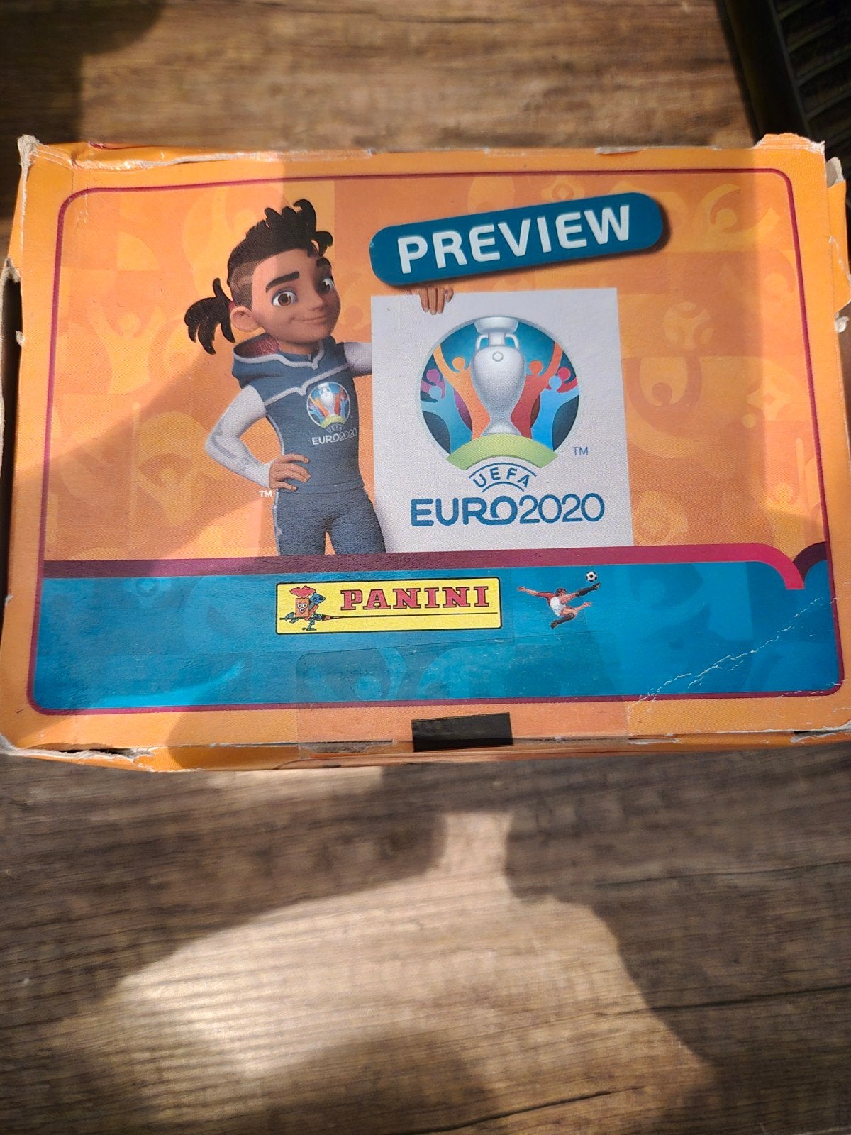 Panini preview box 120 pakjes Benelux, Hobby en Vrije tijd, Verzenden