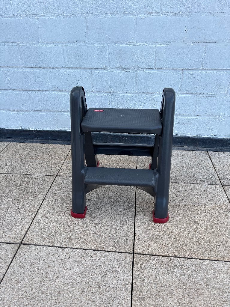 escabeau incurvé, Pliable ou rétractable/escamotable, Escalier, Moins de 2 mètres, Comme neuf