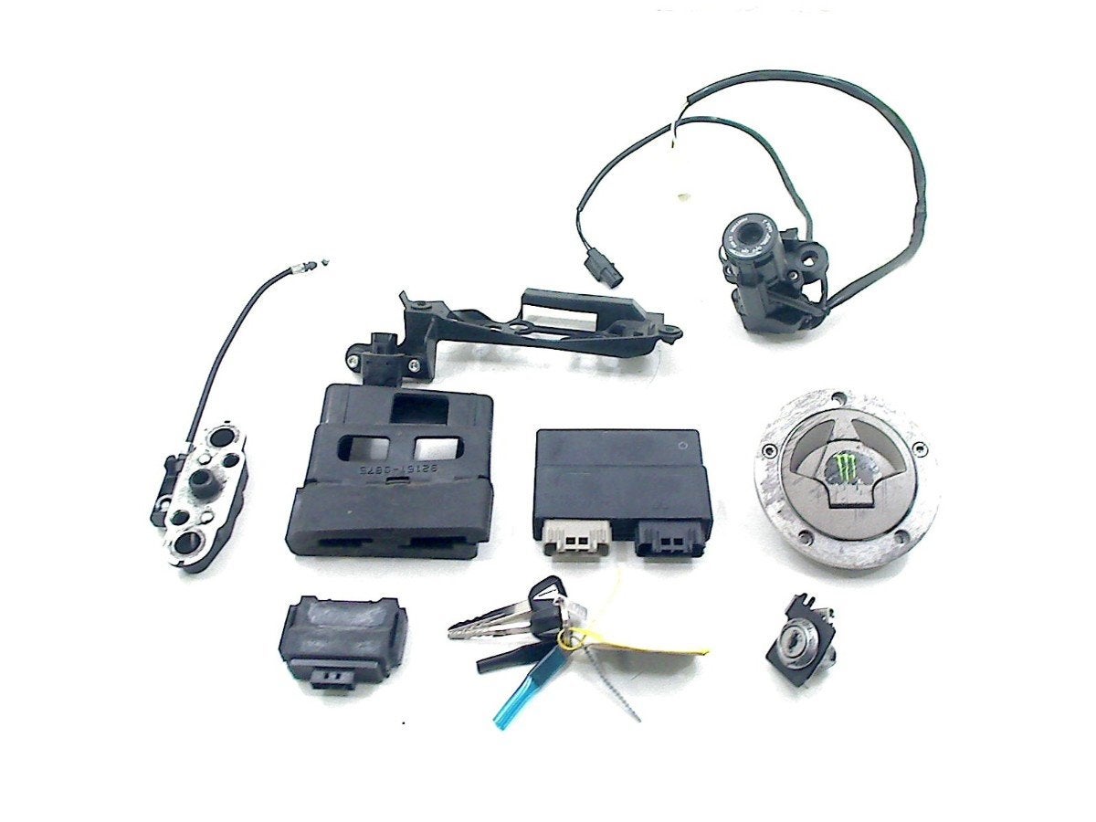 ENSEMBLE DE VERROU ET CYLINDRE DE PORTES (21175-0326), Dhr. S. di Majo, Utilisé, Info@cama-motorparts.nl, P.J. Troelstraweg 8 8
3144 CX  MAASSLUIS, NL