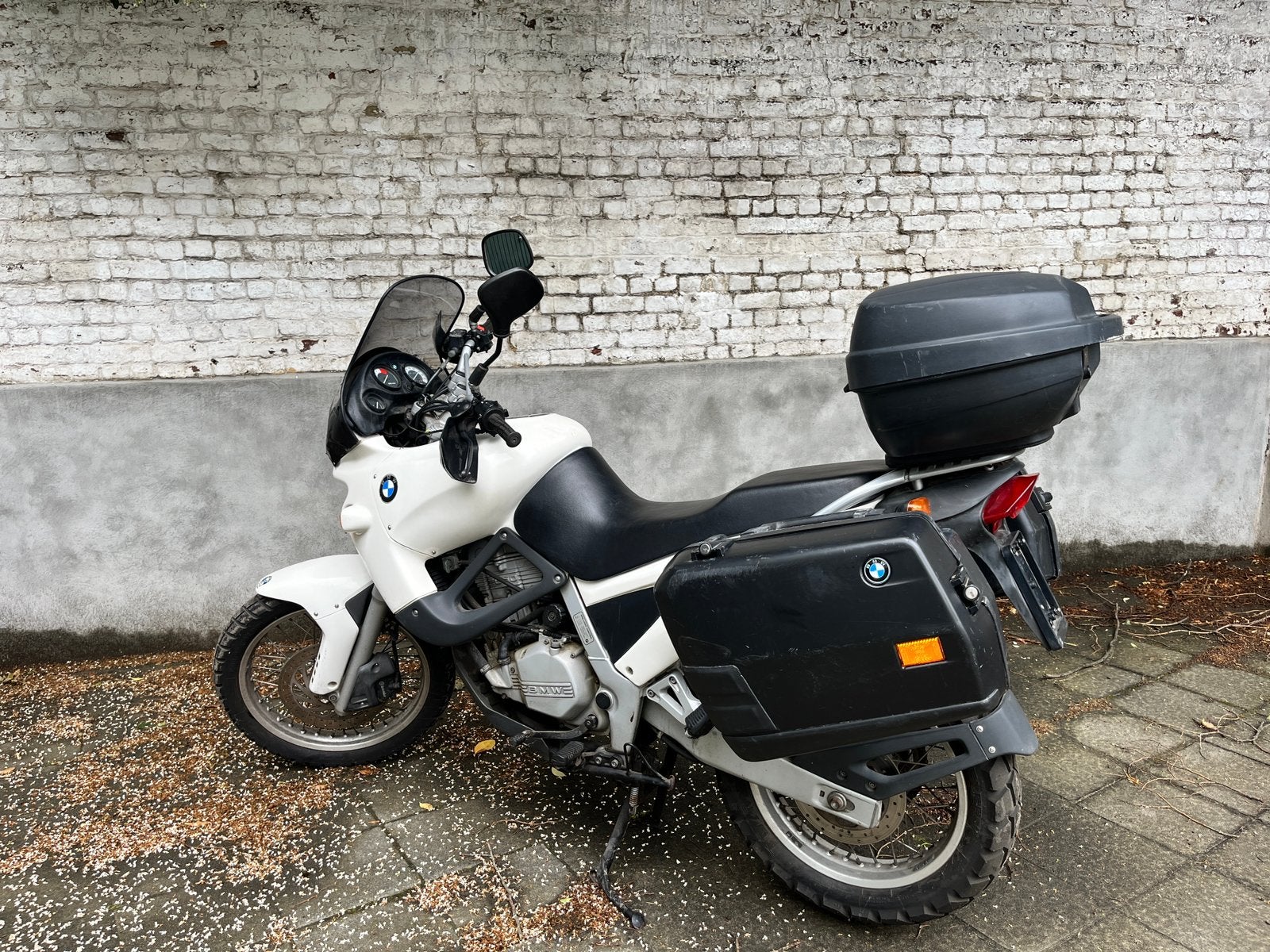 BMW F650 1995 blanche avec caissons., Motoren, Motoren | BMW, Gebruikt, Particulier, Handgeschakeld, 1 cilinder