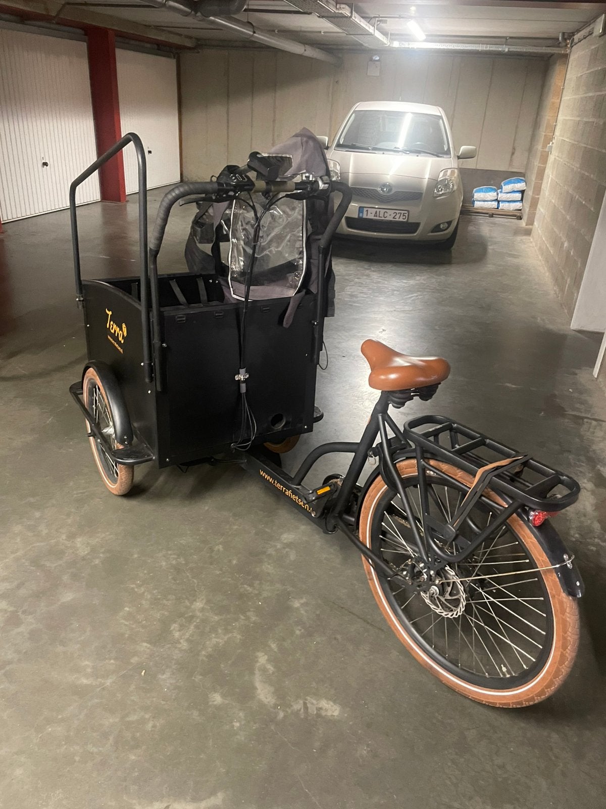 Elektrische Terra bakfiets met huif, 4 kinderen of meer, Zo goed als nieuw, Elektrisch, Ophalen