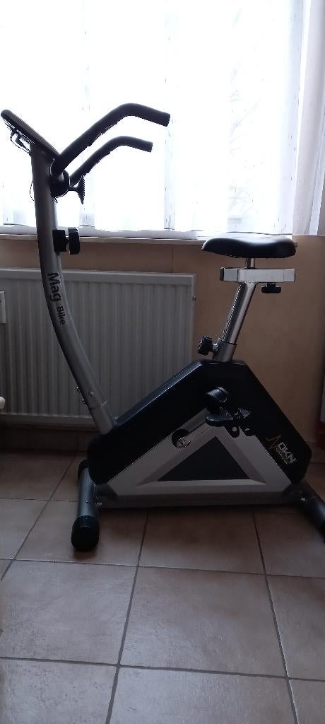 vélo d'appartement, Sports & Fitness, Jambes, Enlèvement, Utilisé, Vélo d'appartement