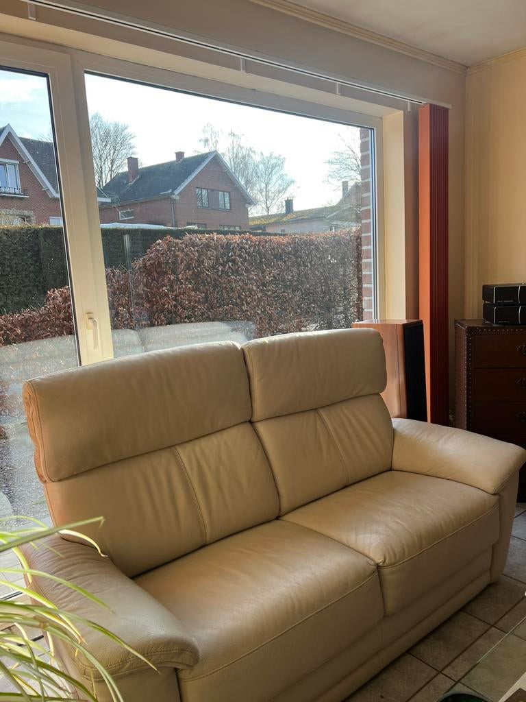 Canapé en cuir beige pour 2, Enlèvement, Comme neuf, Cuir