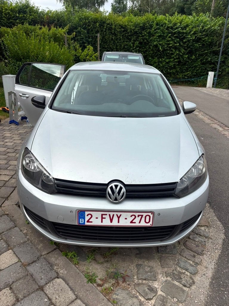 Golf 6 1.6 2010 260.000 km buté d'embrayage fait du bruit, Boîte manuelle, Noir, 5 portes, Tissu