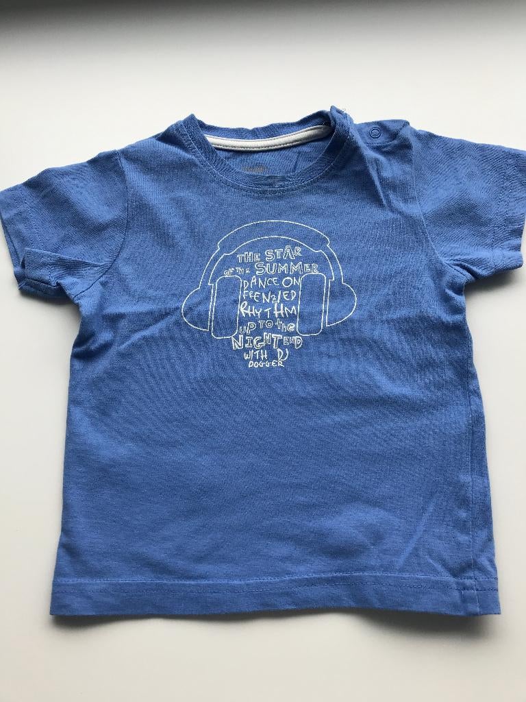 T-shirt bleu avec casque taille 86., Enfants & Bébés, Enlèvement ou Envoi, Garçon, Chemisette ou Manches longues
