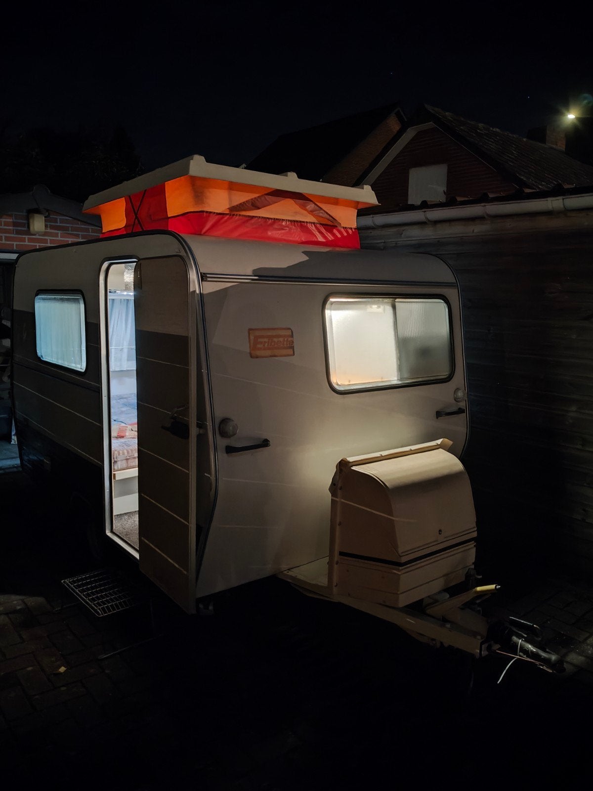 Hymer Eribette MTM 500 kg, une jolie maison de Schtroumpf su, Caravanes & Camping, Jusqu'à 4 m, Particulier, Hymer, Lit transversal