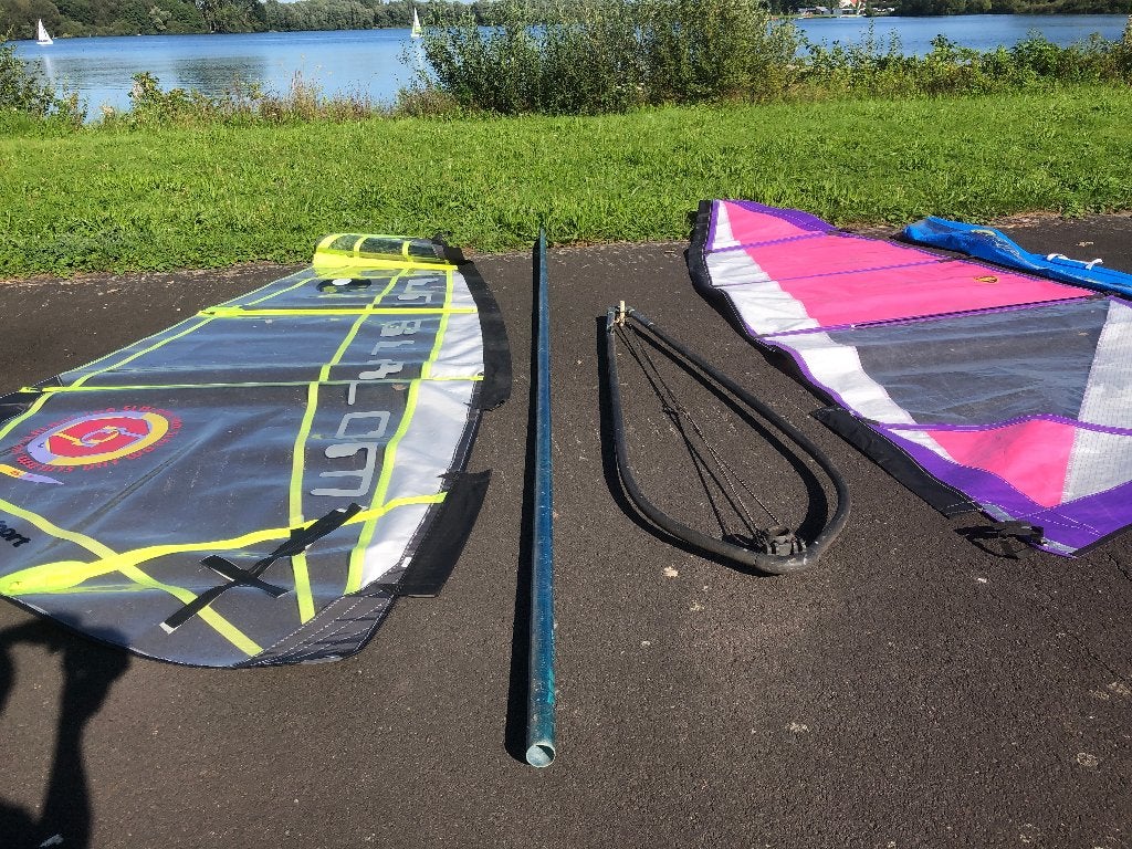 surfplank met mast, giek en 3 zeilen, Watersport en Boten, Ophalen, Gebruikt, Complete set, Met mast
