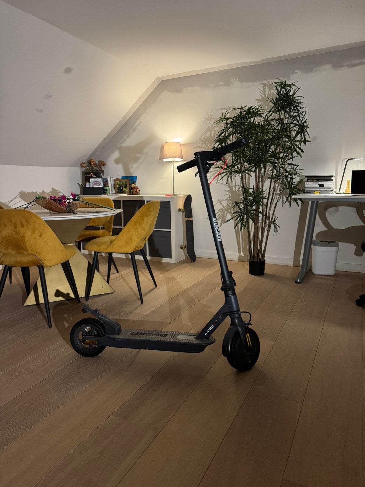 Ducati Pro I-EVO, Enlèvement, Comme neuf, Step électrique (E-scooter)