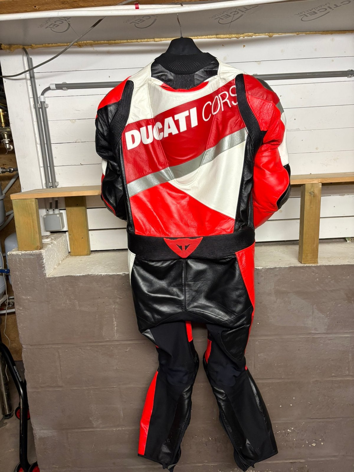 Combinaison Ducati Corse cuir Kangourou – État neuf 1500, Motos, Enlèvement, Neuf, sans ticket, Combinaison